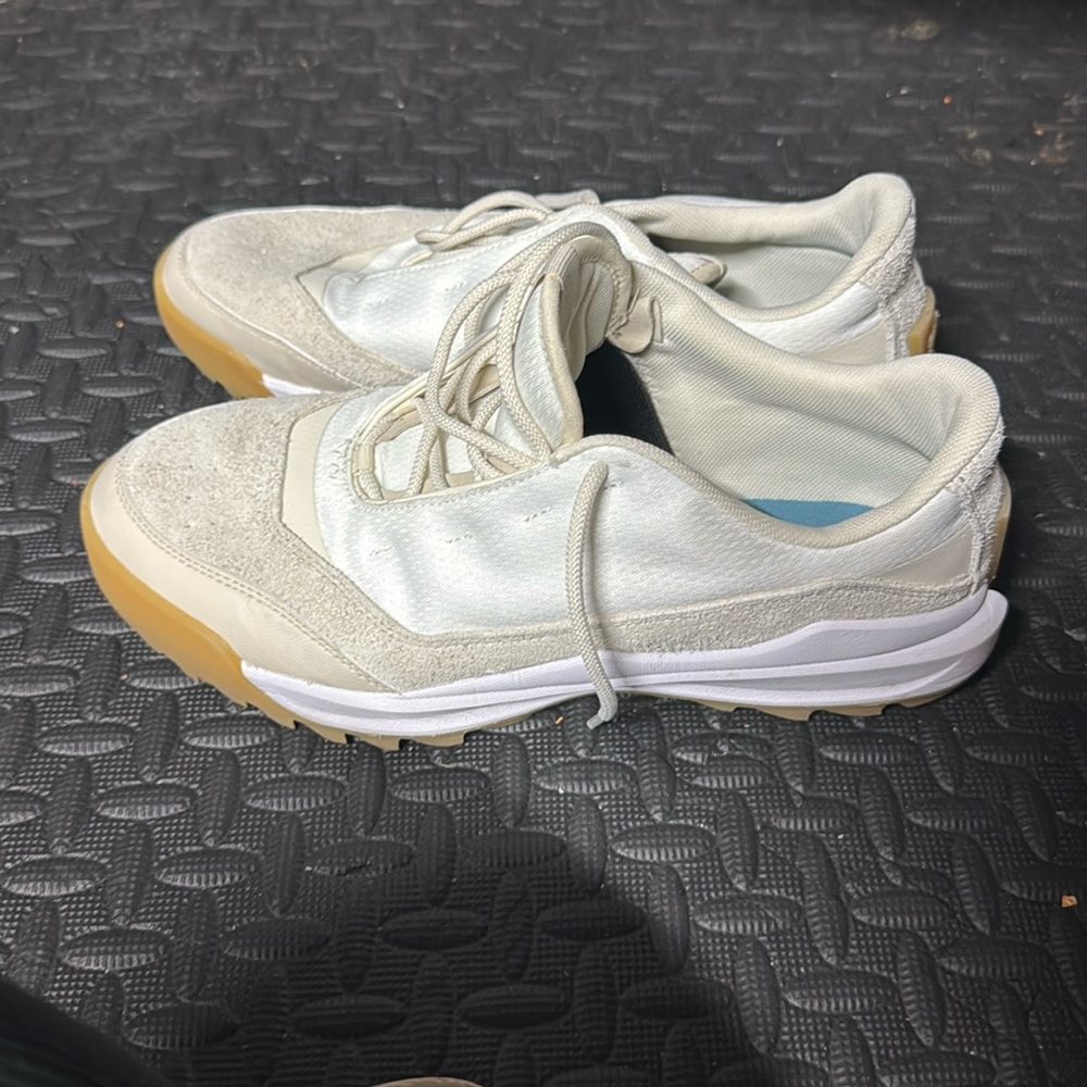 Used worn 2 times Sorel ONA 718 sneakers. Tan and White size 12
